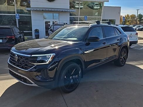New 2026 Volkswagen Atlas Cross Sport SE image 1