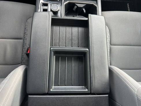 Used 2022 Toyota Tundra SR5 w/ SR5 Convenience Package image 8