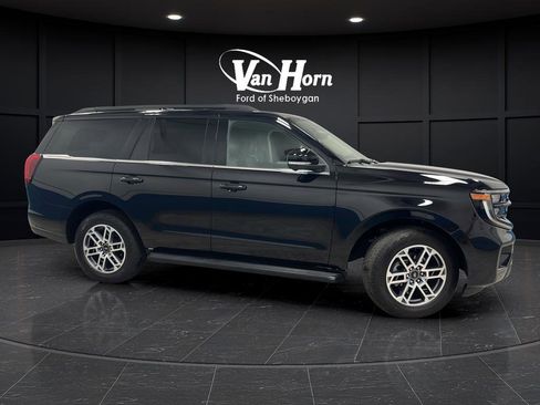Used 2025 Ford Expedition Active AWD/4WD image 8