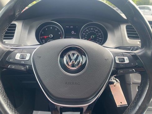 Used 2016 Volkswagen Golf 4-Door FWD image 7
