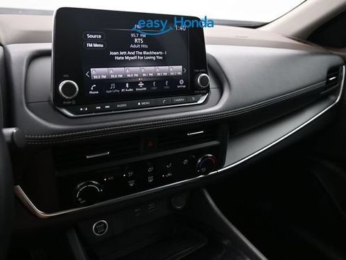 Used 2023 Nissan Rogue S FWD image 11