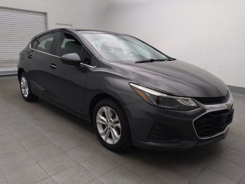Used 2019 Chevrolet Cruze LT w/ Convenience Package FWD image 13
