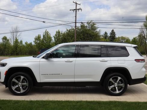 New 2026 Jeep Grand Cherokee L Limited w/ Luxury Tech Group II AWD/4WD image 32