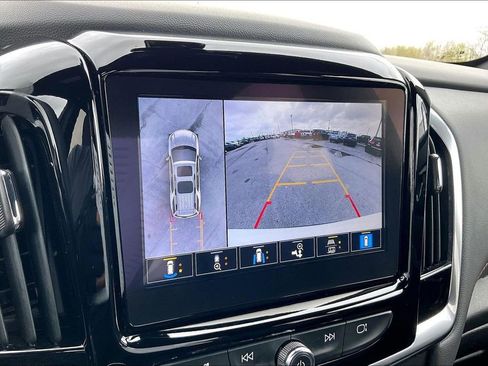 Used 2023 Chevrolet Traverse RS FWD image 13