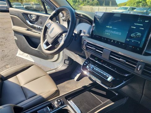 New 2026 Lincoln Corsair Premiere image 26