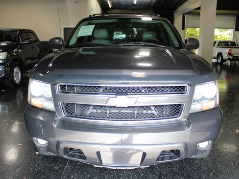 Used 2010 Chevrolet Avalanche LT w/ Luxury Package RWD image 11