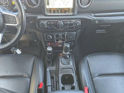 Used 2023 Jeep Wrangler Unlimited Rubicon 4xe w/ Cold Weather Group AWD/4WD image 9