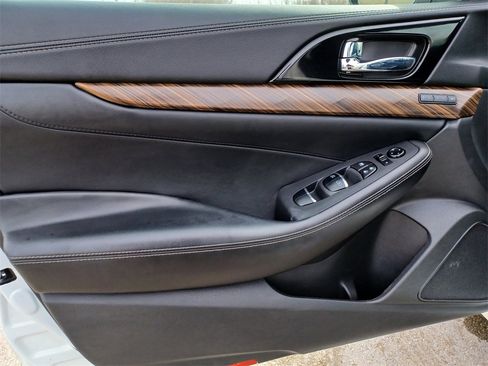 Used 2016 Nissan Maxima Platinum image 10