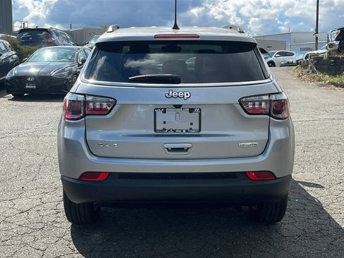 Used 2022 Jeep Compass Latitude AWD/4WD image 6