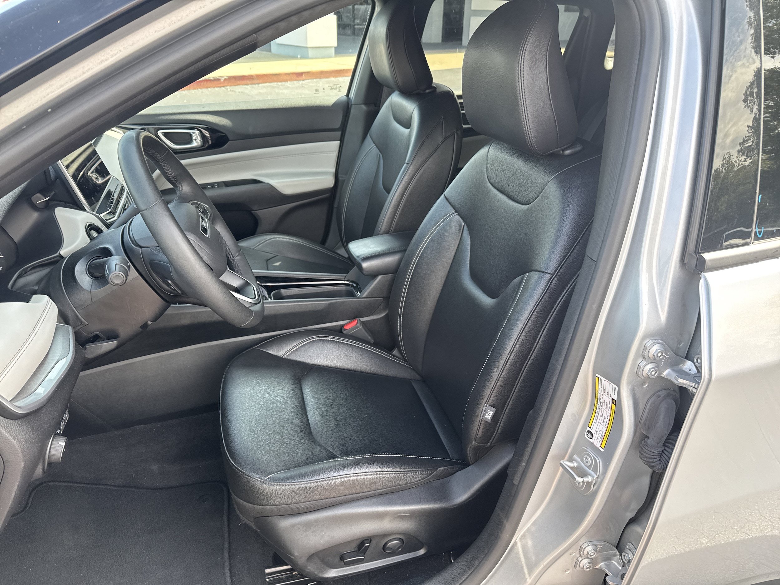Used 2025 Jeep Compass Limited AWD/4WD image 27