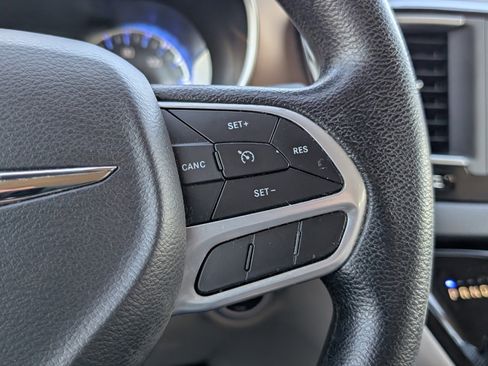 Used 2021 Chrysler Voyager Lxi image 21