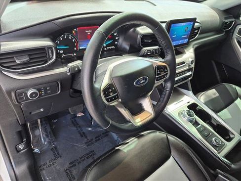 Used 2022 Ford Explorer XLT w/ Equipment Group 202A AWD/4WD image 10