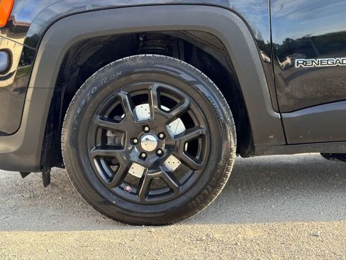 Used 2020 Jeep Renegade Latitude w/ Cold Weather Group FWD image 14