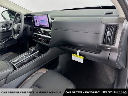 New 2026 Nissan Pathfinder Platinum image 31