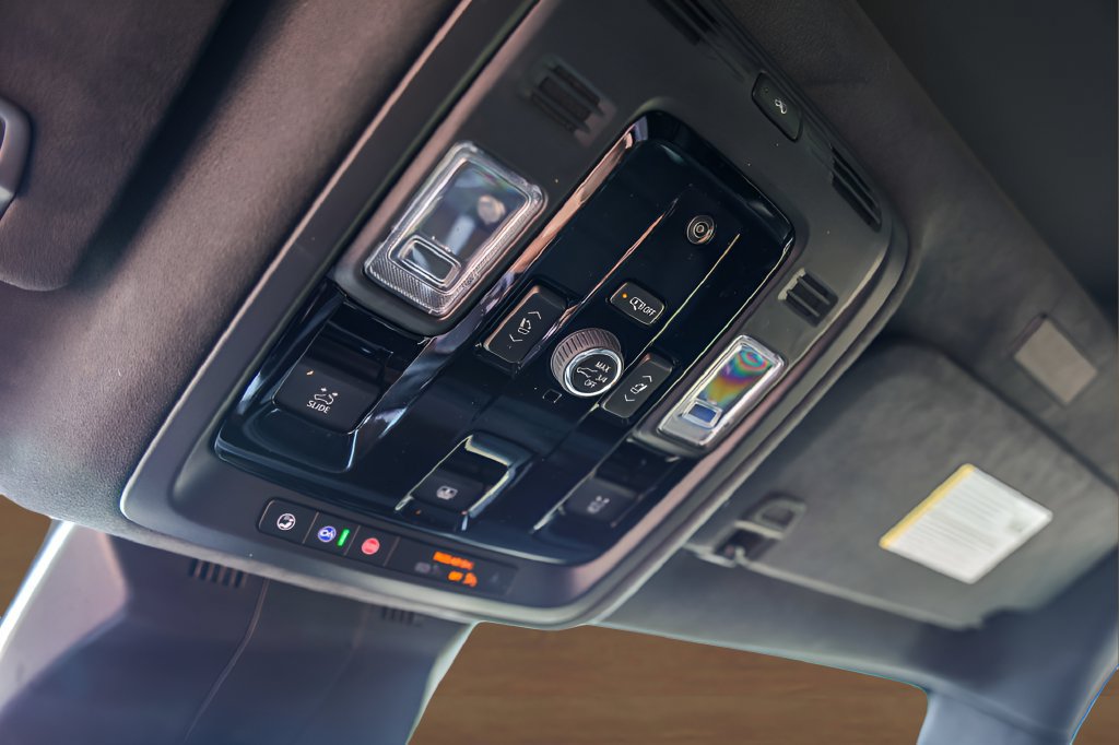 Certified 2025 Cadillac Escalade Sport Platinum w/ LPO, ONYX Package AWD/4WD image 19