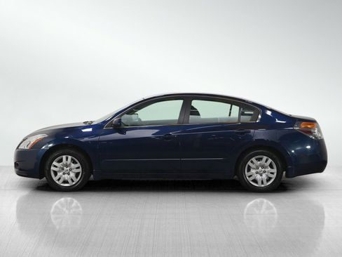 Used 2010 Nissan Altima 2.5 S image 2