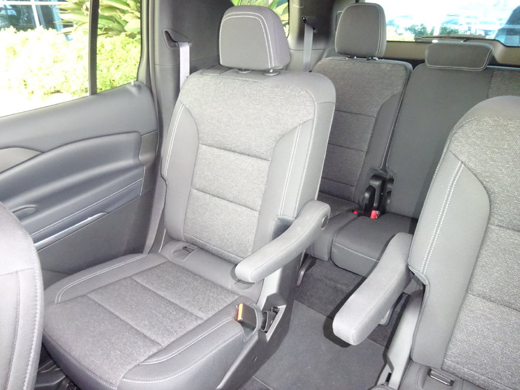 Used 2026 Chevrolet Traverse LT w/ Midnight/Sport Edition FWD image 13