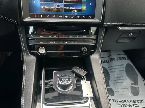 Used 2017 Jaguar F-PACE R-Sport image 47