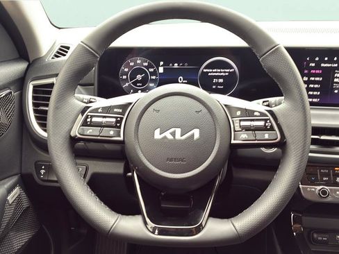 New 2026 Kia Seltos SX w/ SX Sunroof Package image 19