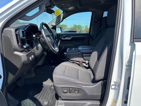 Used 2022 Chevrolet Silverado 1500 LT w/ Z71 Off-Road Package AWD/4WD image 15
