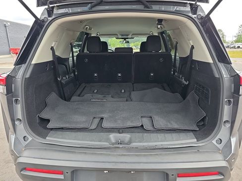 Used 2024 Nissan Pathfinder SV FWD image 17