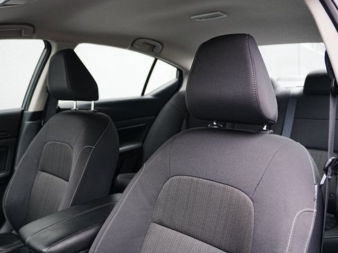 Used 2024 Nissan Altima 2.5 SV image 10