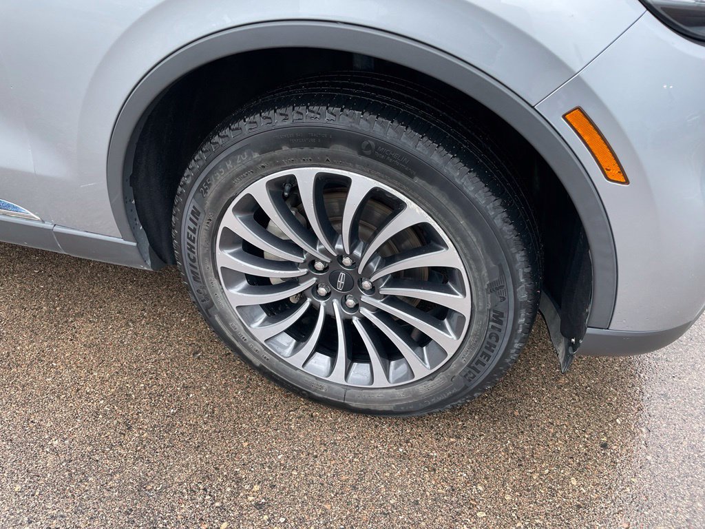 Used 2023 Lincoln Aviator Reserve AWD/4WD image 3
