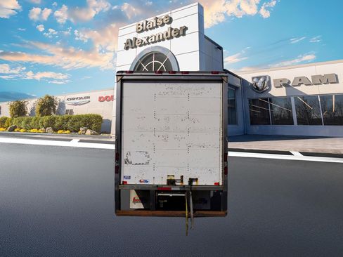 Used 2019 Isuzu NPR image 6