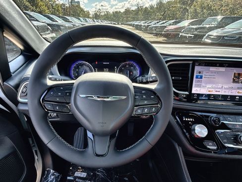 New 2026 Chrysler Pacifica Limited w/ S Appearance Package image 16