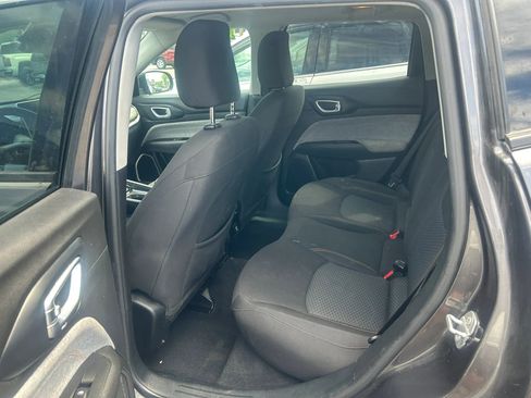 Used 2022 Jeep Compass Sport AWD/4WD image 13