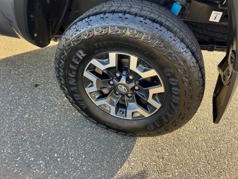 Used 2021 Toyota Tacoma TRD Off-Road w/ TRD Premium Off Road Package image 23