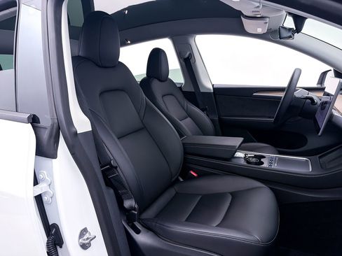 Used 2023 Tesla Model Y Long Range image 33