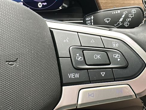 Used 2025 Volkswagen Atlas SE AWD/4WD image 17