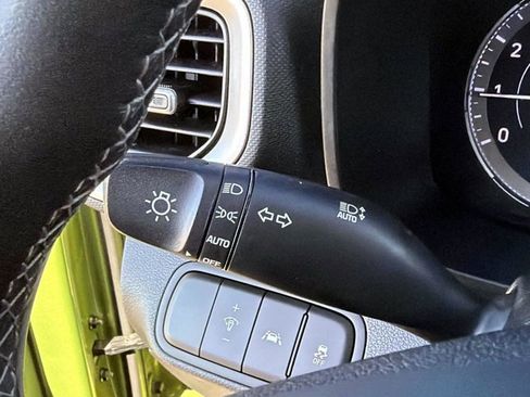 Used 2022 Hyundai Venue SEL image 30