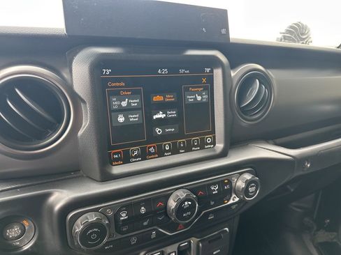 Certified 2022 Jeep Gladiator Willys image 19