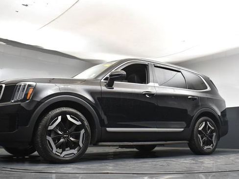 Certified 2025 Kia Telluride EX w/ EX Captain's Chair Package image 36