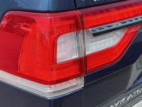 Used 2016 Lincoln Navigator L Select AWD/4WD image 13