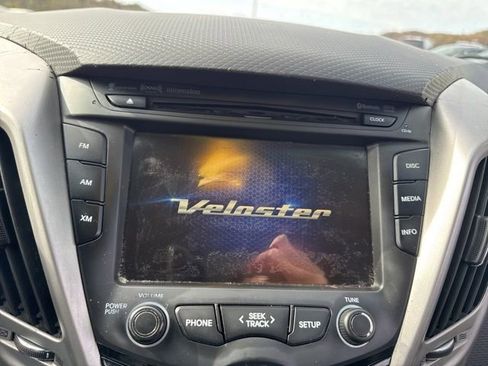 Used 2013 Hyundai Veloster w/ Style Pkg FWD image 16