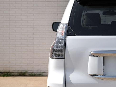 Used 2016 Lexus GX 460 w/ Premium Package AWD/4WD image 50