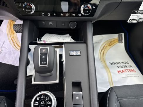 New 2025 Mitsubishi Outlander SE image 24