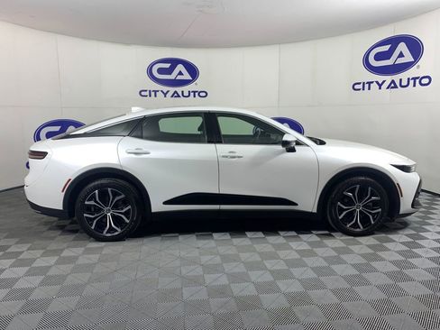 Used 2023 Toyota Crown XLE image 2