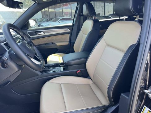 Used 2023 Volkswagen Atlas Cross Sport SE w/ Black Wheel Package FWD image 18