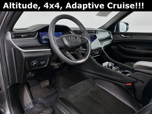 Used 2024 Jeep Grand Cherokee Altitude image 10