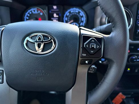 Used 2017 Toyota Tacoma TRD Off-Road AWD/4WD image 28
