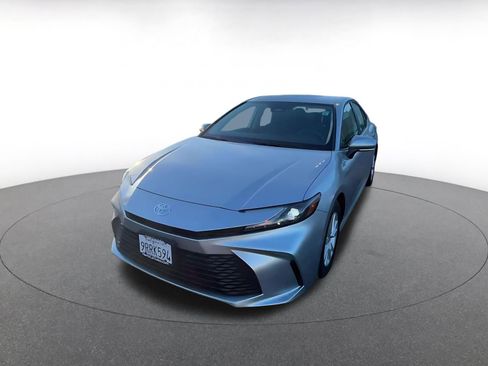 Used 2025 Toyota Camry LE image 8