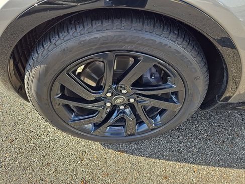 Certified 2025 Land Rover Discovery Dynamic SE image 10