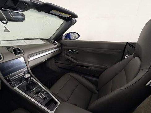 Certified 2024 Porsche 718 Boxster RWD image 22