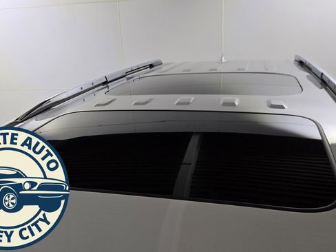 Used 2021 Chevrolet Traverse Premier image 9