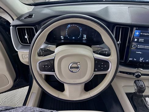 Used 2019 Volvo XC60 T6 Momentum w/ Premium Package AWD/4WD image 15