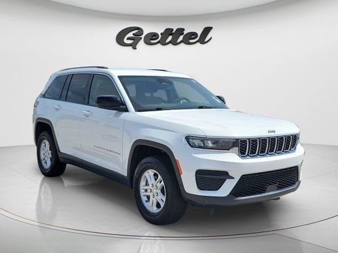 Used 2023 Jeep Grand Cherokee Laredo w/ Luxury Tech Group I RWD image 3